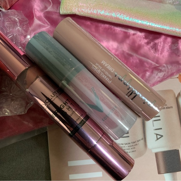 Makeup Beauty Bundle! - Picture 6 of 11